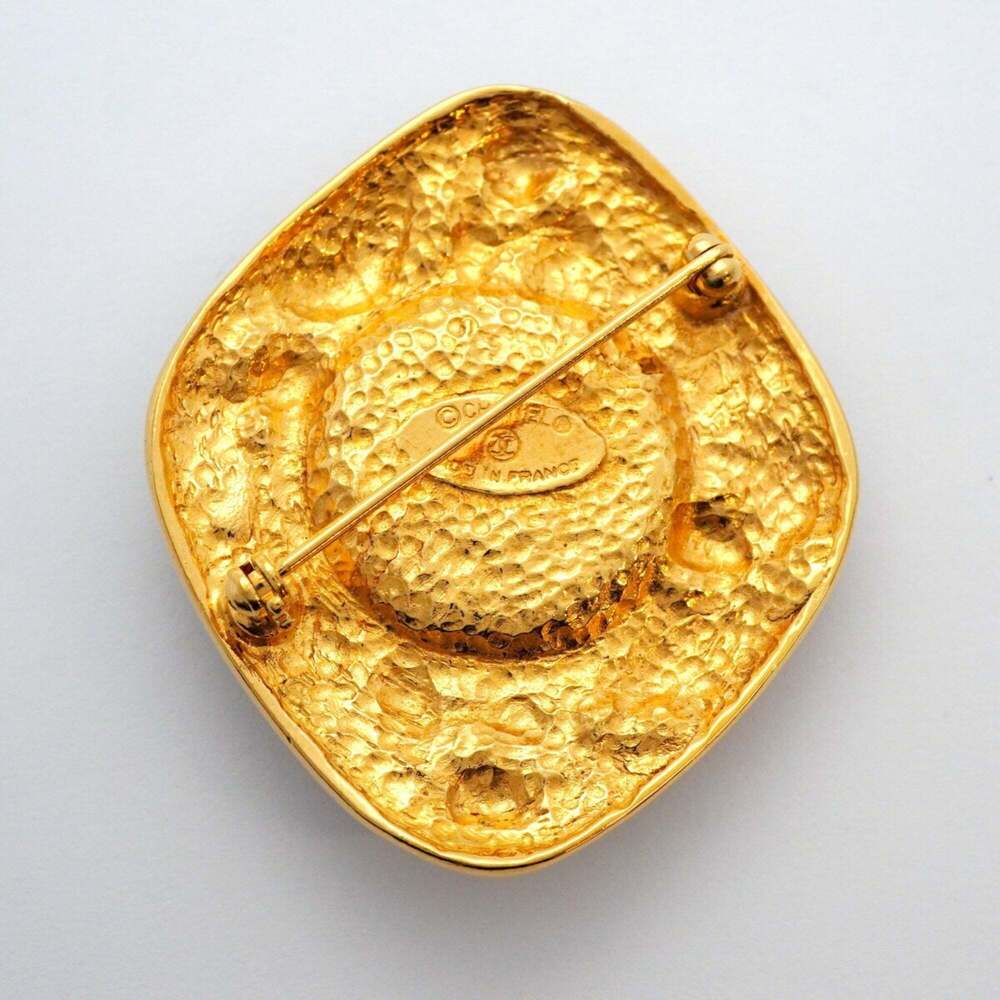 CHANEL Gold Pearl Brooch - Picture 5 of 9